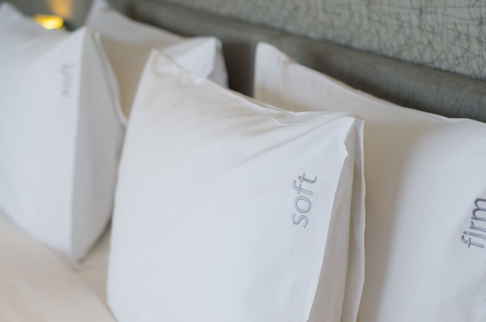Standard Room, 1 King Bed, Accessible, City View thumbnail 6