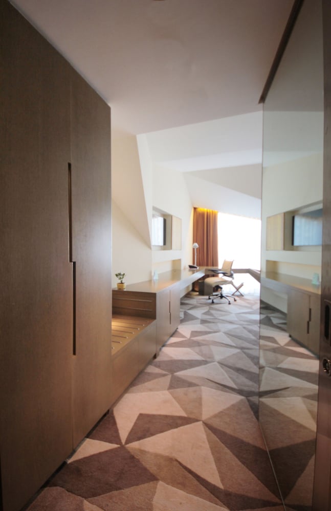 Deluxe Room, 1 Twin Bed, City View (Delight) thumbnail 5