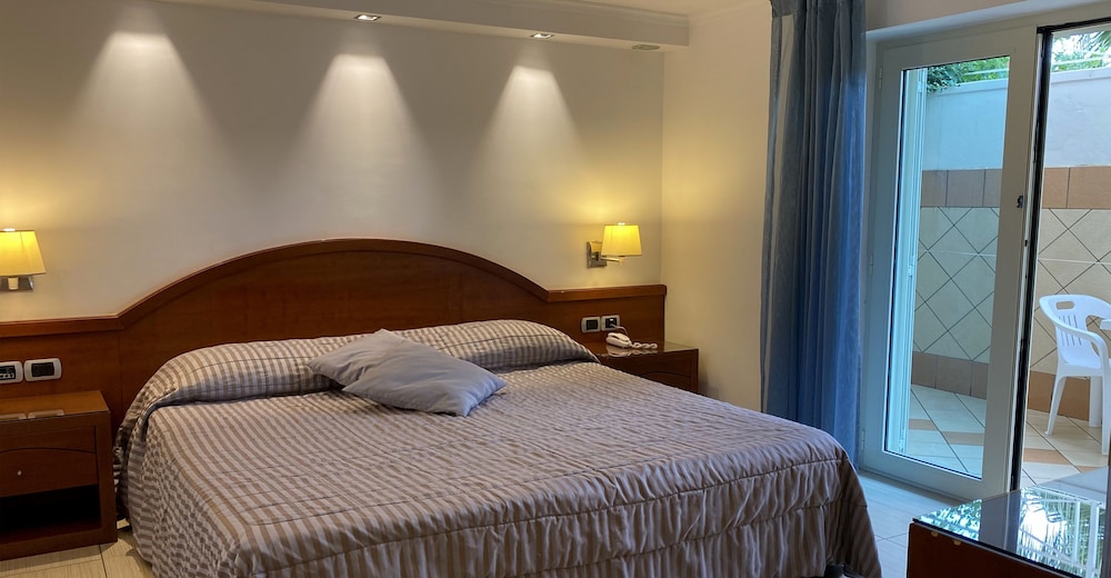 Standard Triple Room - Photo 1