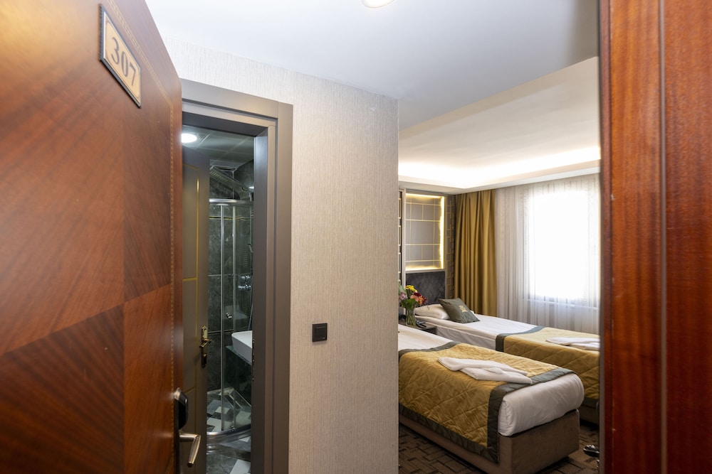 Deluxe Twin Room photo 2