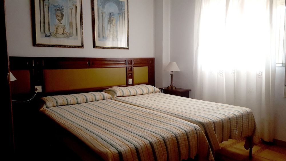 Apartamento, 2 habitaciones, terraza, vista a la montaña.