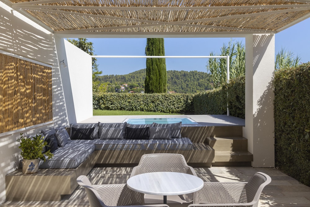 Superior Room, Jetted Tub, Garden Area - Photo 7