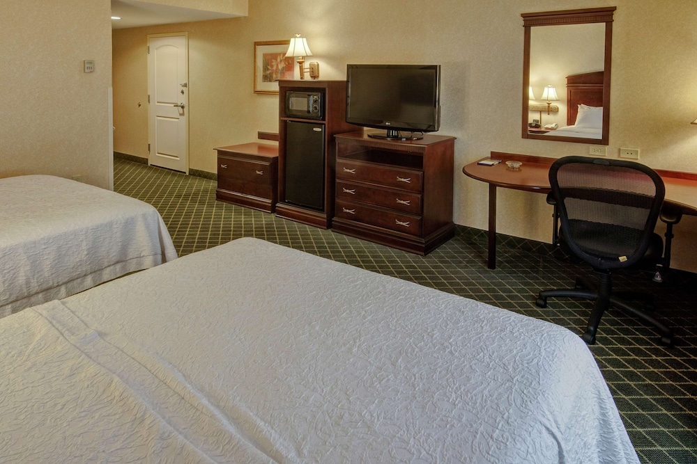 Room, 2 Queen Beds, Non Smoking photo 1