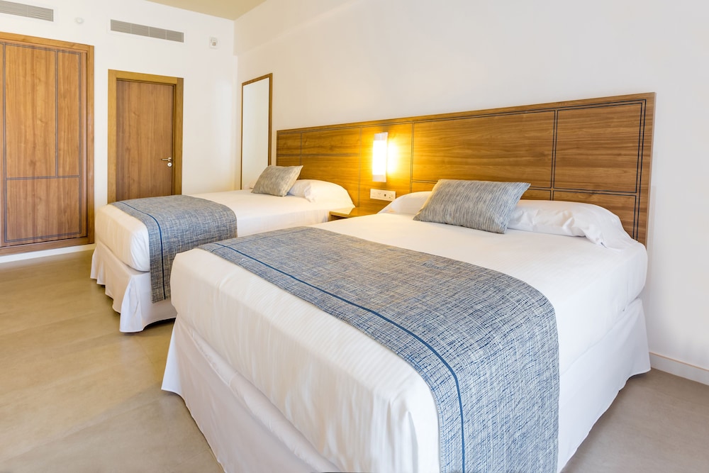 Family Suite, 2 Bedrooms (Superior | B2C-CA) photo 3