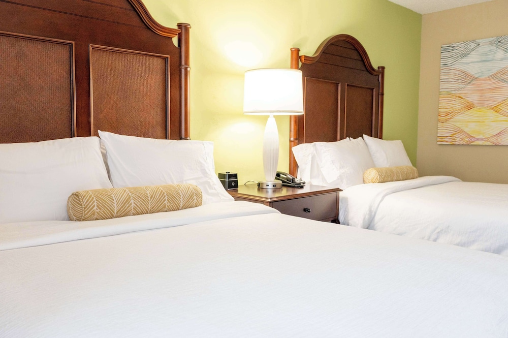 Premium Suite, 2 Queen Beds - Photo 3