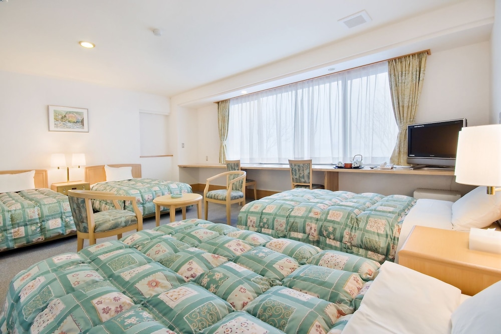 4 Beds Room