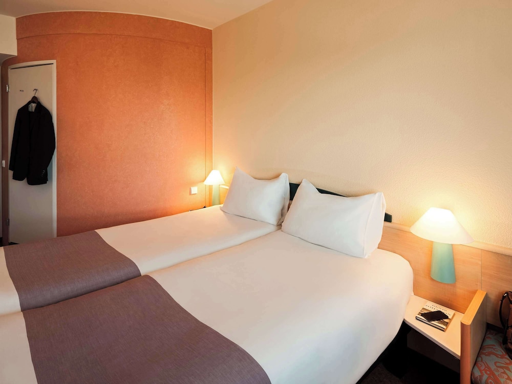 Standard Room, 2 Twin Beds - Photo 5