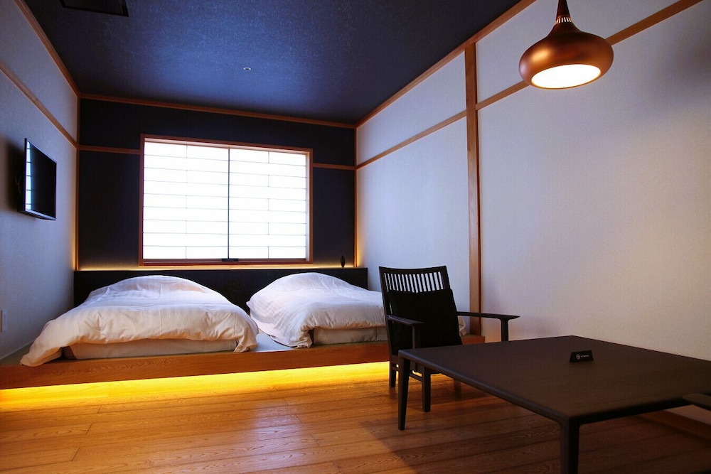 Twin Room - Photo 11