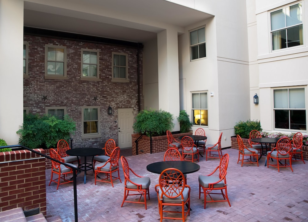 Carriage House Suite thumbnail 5