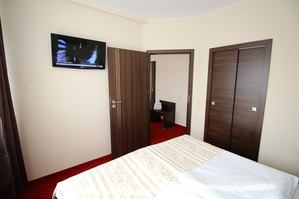 Junior Suite, 1 Bedroom, Courtyard Area photo 3