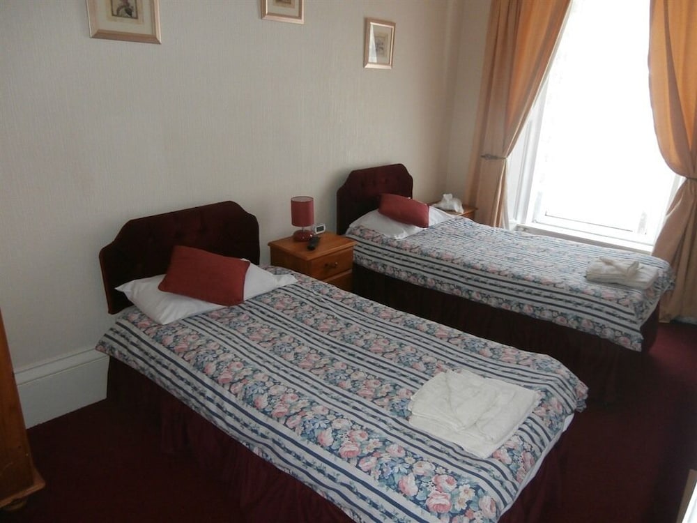 Twin Room, Ensuite photo 3