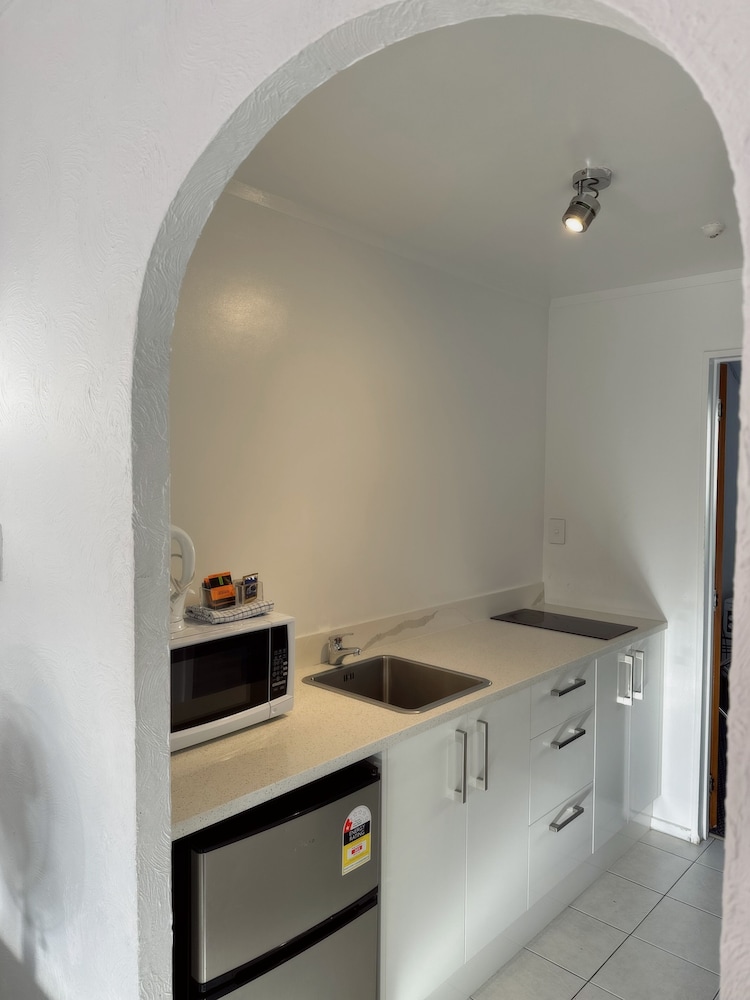 One-Bedroom Queen - Photo 2