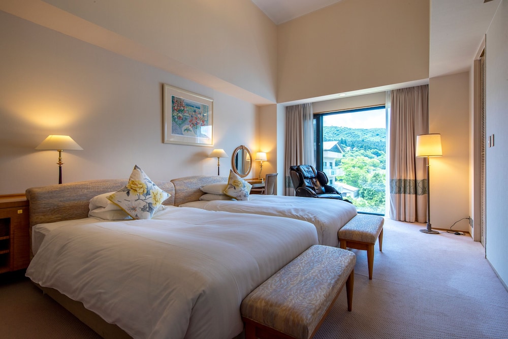 Suite, Lake View, Non Smoking, With French Dinner At 6pm - Photo 3