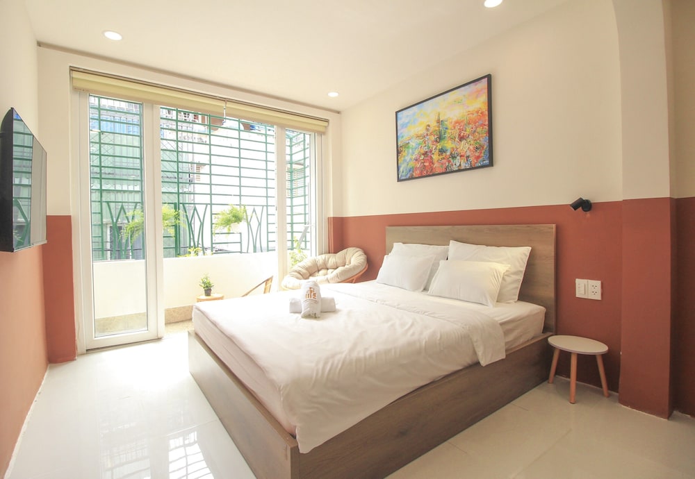 Studio Suite, 1 Queen Bed, Balcony