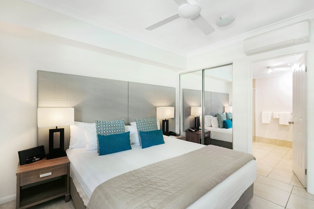 Room, 1 Bedroom (Swim Out) - Photo 4