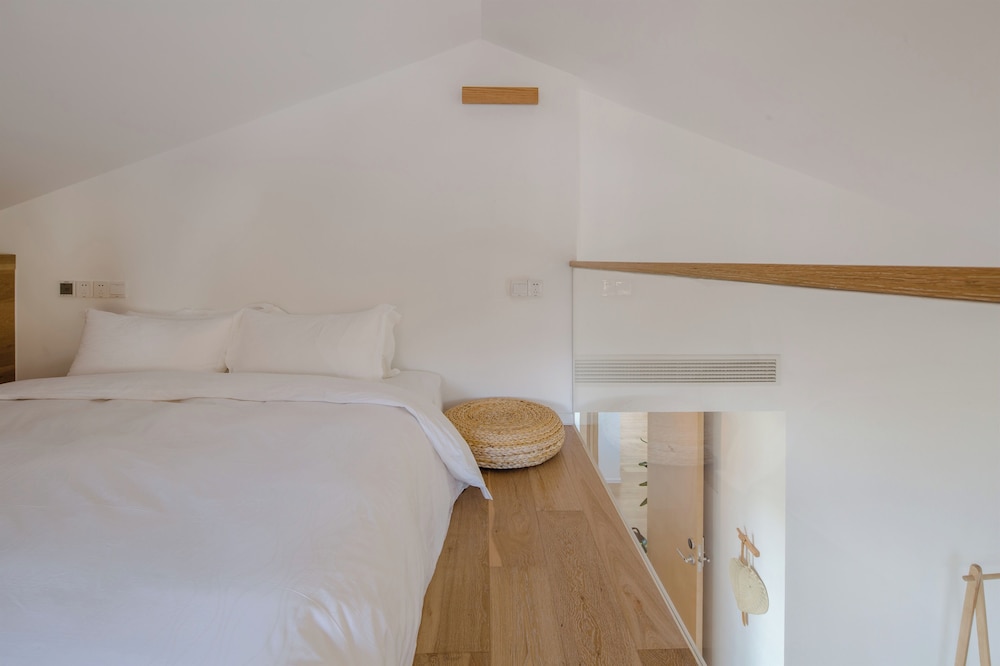 Family Duplex, Hill View