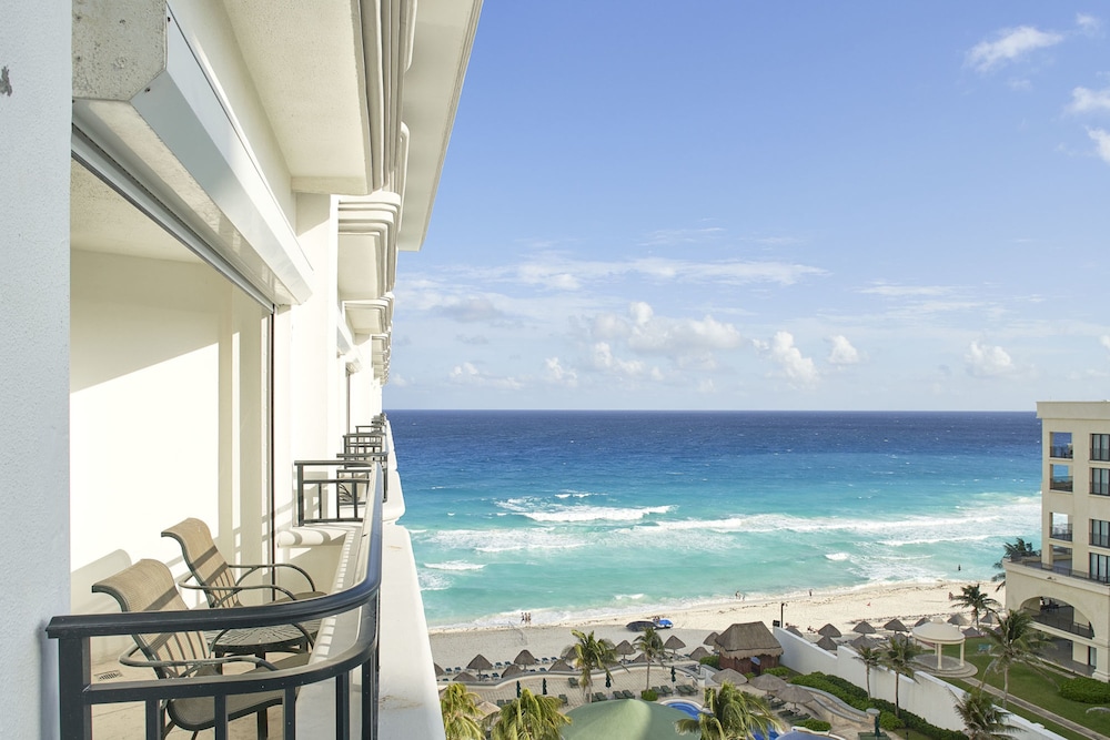 Premium Room, 1 King Bed, Ocean View (Balcony) - Photo 10