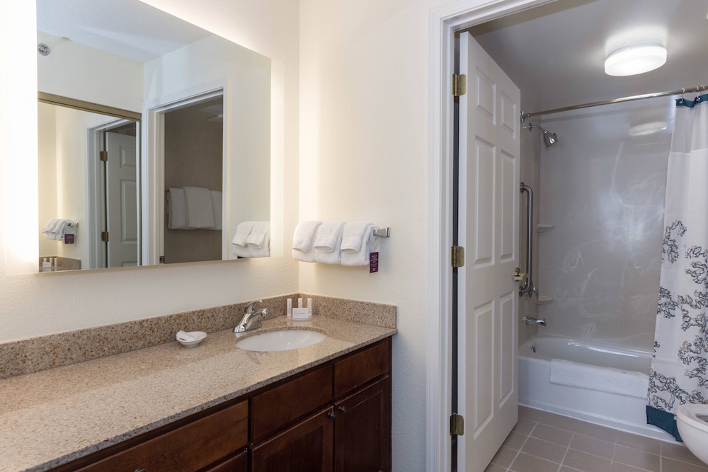 Suite, 2 bedroom, 1 King bed, 1 Queen bed with a sofa bed, Fireplace (Mobility/Hearing Accessible, T photo 3