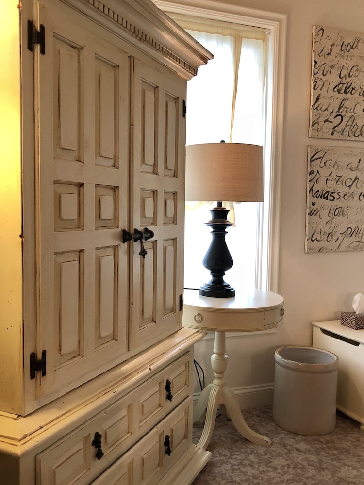 Glendale Petit, Deluxe Double, Park View, Private Bath, Bikes Included photo 2
