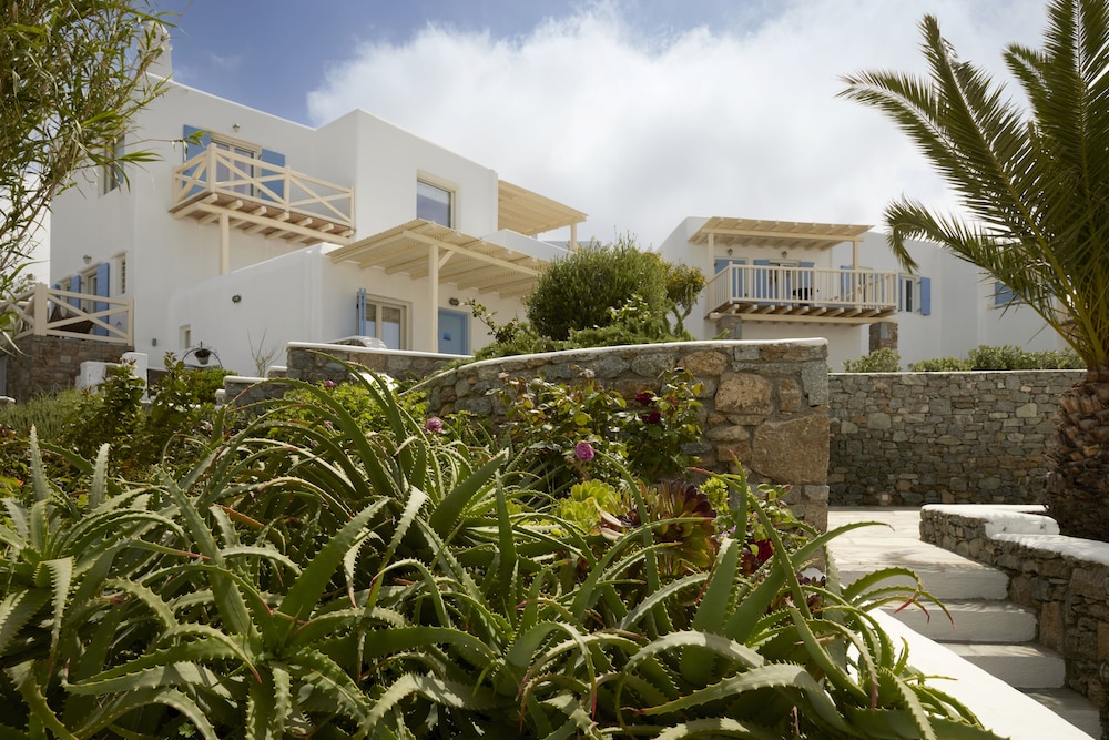 Vencia 3-Bedroom Villa - Photo 18