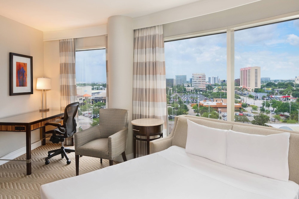 Junior Suite, 1 King Bed with Sofa bed, City View - Photo 1