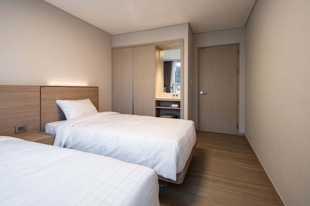 [Breakfast Pkg] Hugreen Suite: Breakfast For 2 photo 1