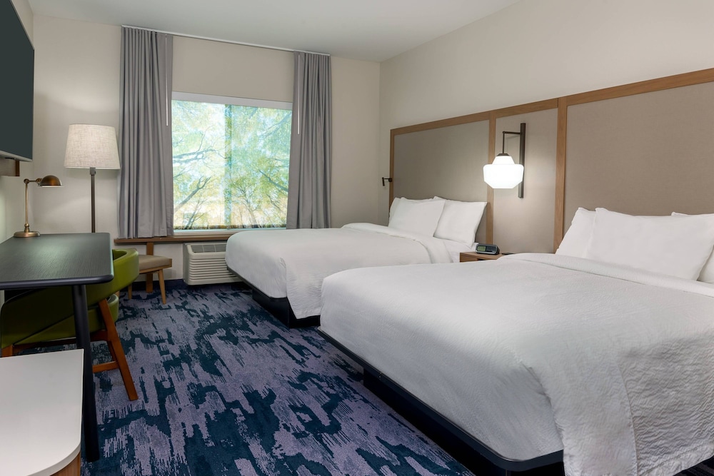 Room, 2 Queen Beds (Mobility/Hearing Accessible, Tub) - Photo 2