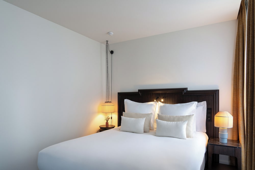 Deluxe Room - Photo 4