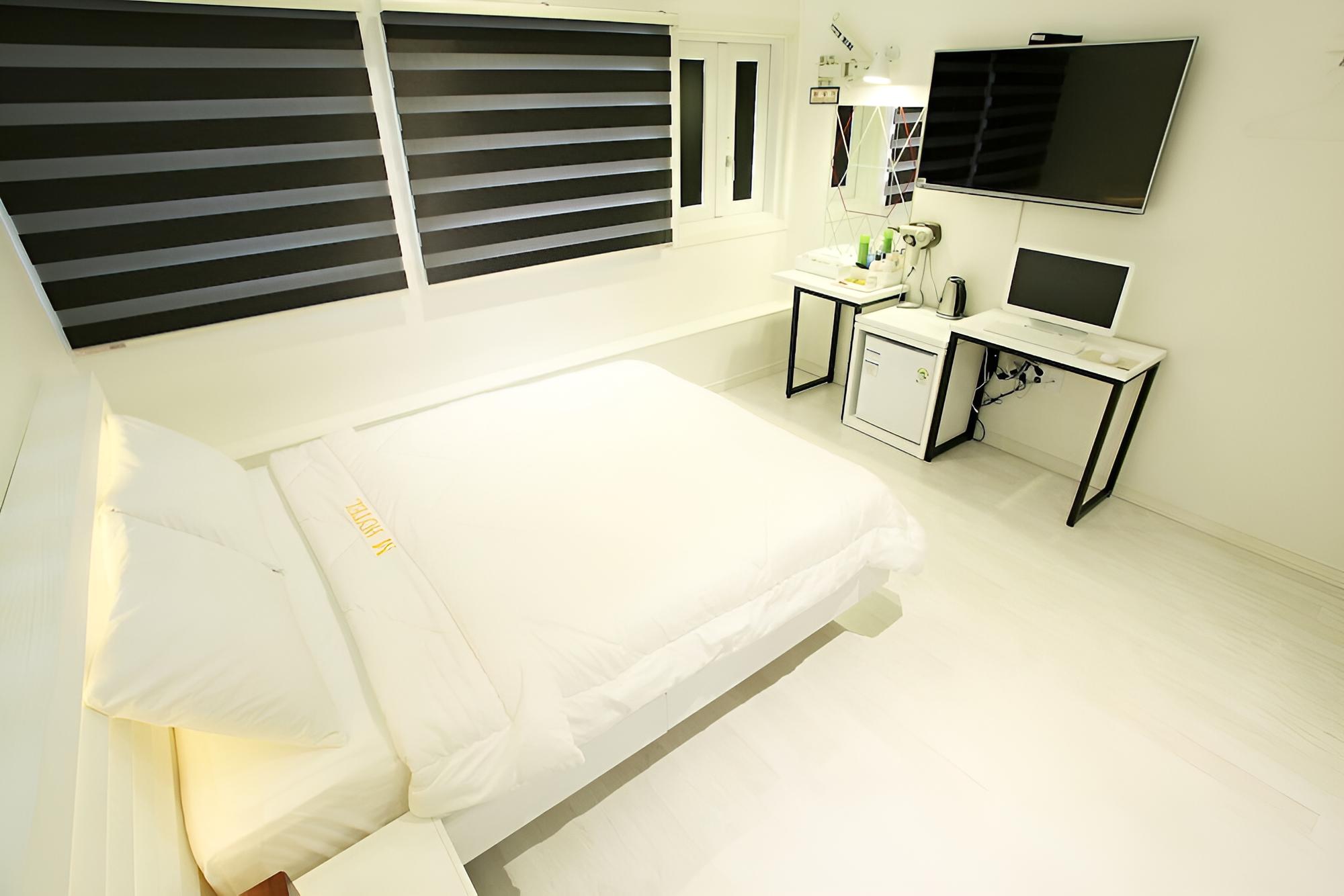Room (Standard Room) - Photo 18