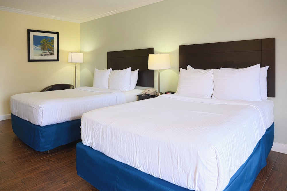 Premium Room, 2 Queen Beds - Photo 6