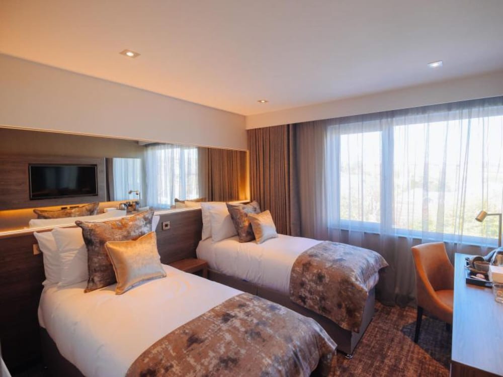 Standard Double or Twin Room, 1 Double or 2 Twin Beds photo 3