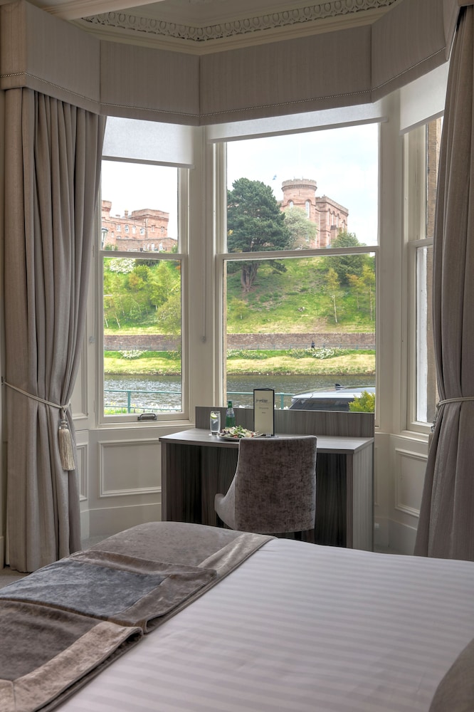 Executive Room, 1 Double Bed, Non Smoking (View) - Photo 2