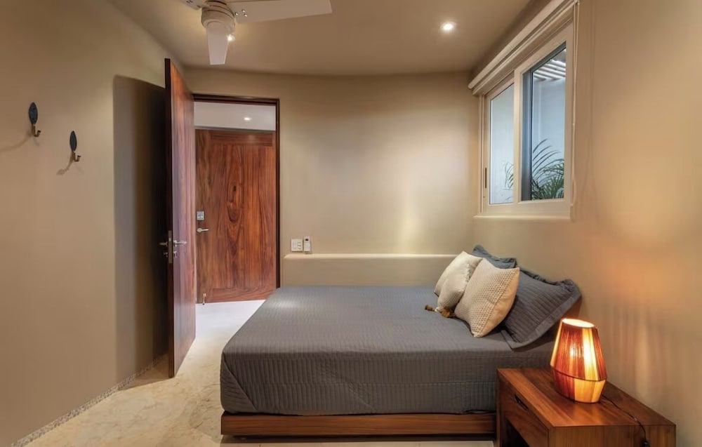 Condo, 2 Bedrooms, Private Pool, Beachside