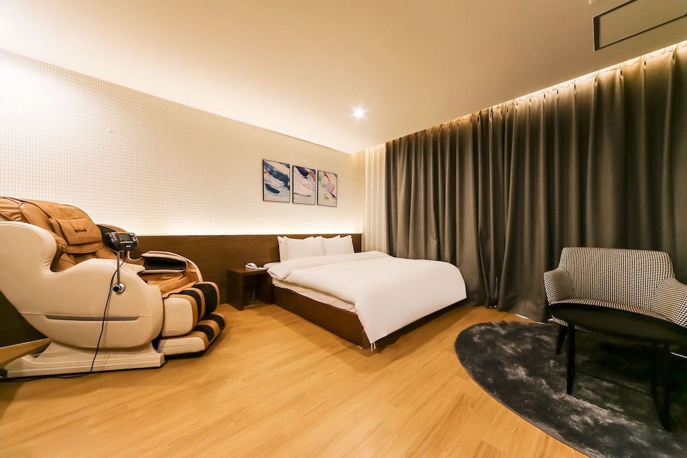 Studio Suite, 1 Queen Bed photo 2