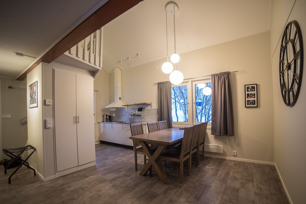 Superior Cabin, 2 Bedrooms (6 Beds) photo 3