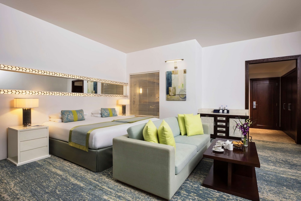 Junior Suite, Balcony, Sea View (Full Ain DubaiView-Coral LoungeAccess) photo 2