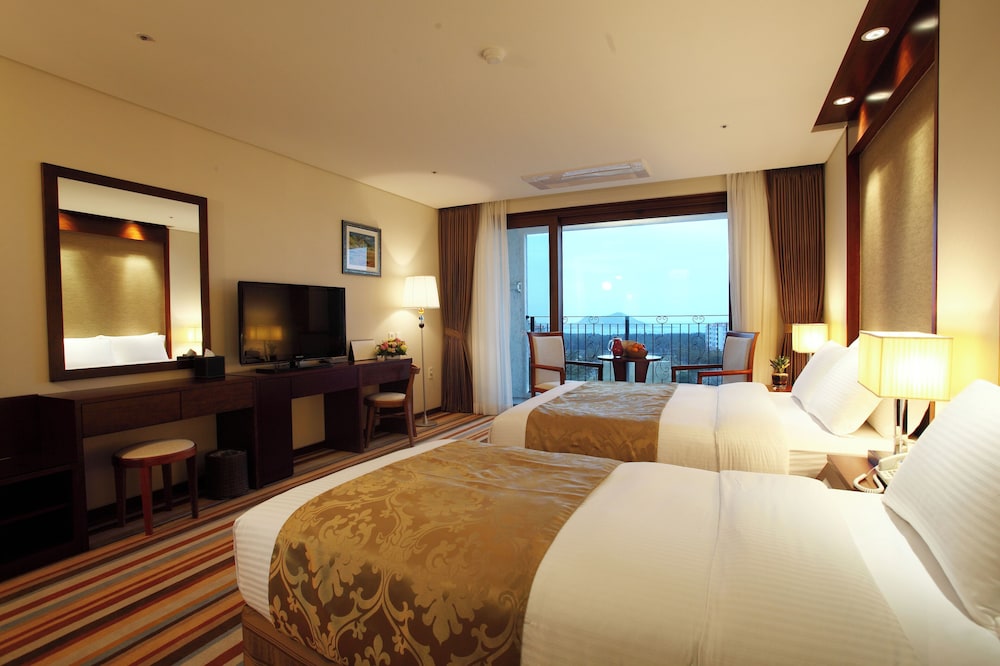 Deluxe Twin Room, Sea View - Photo 5