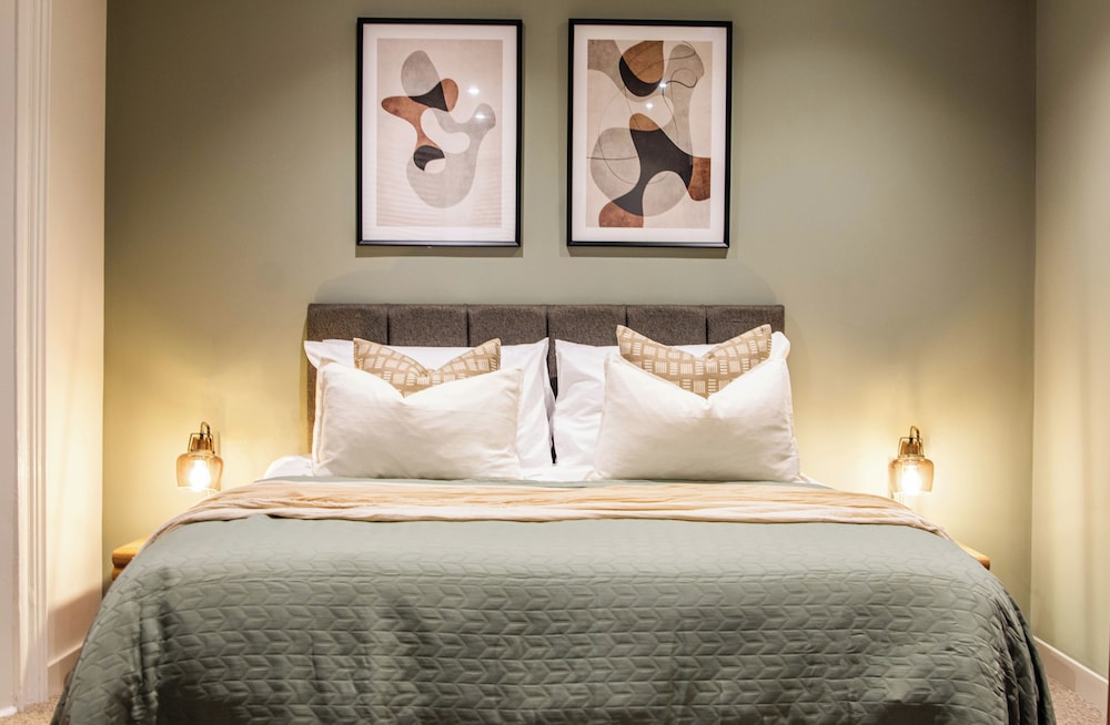 Deluxe Studio Suite, City View