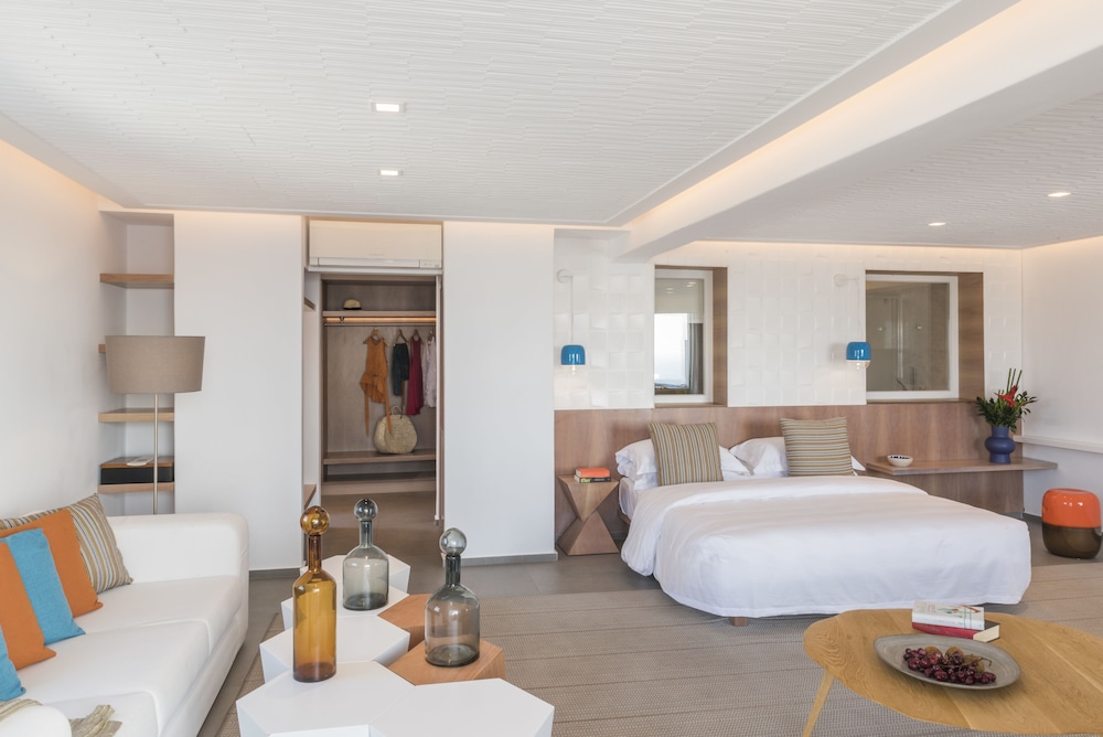 Delos Premium Suite with Outdoor Jetted Tub and Private Pool
