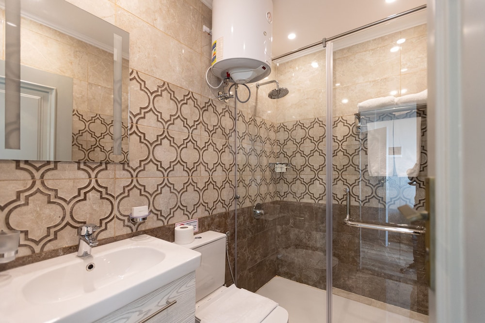 Standard Double Room With Panoramic Pyramids Window View - Photo 8