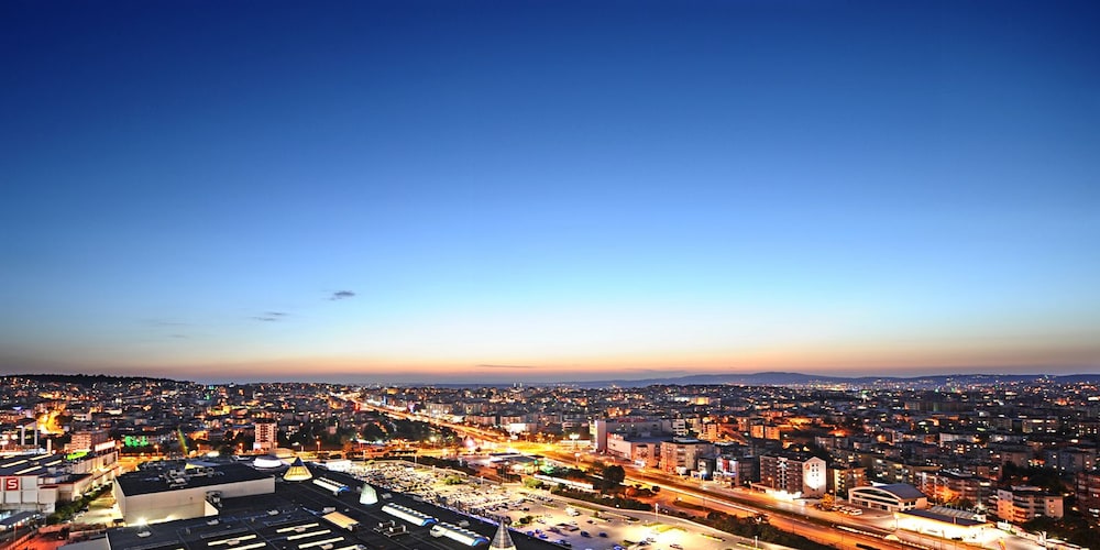 Standard Room, 1 King Bed, City View - Photo 2