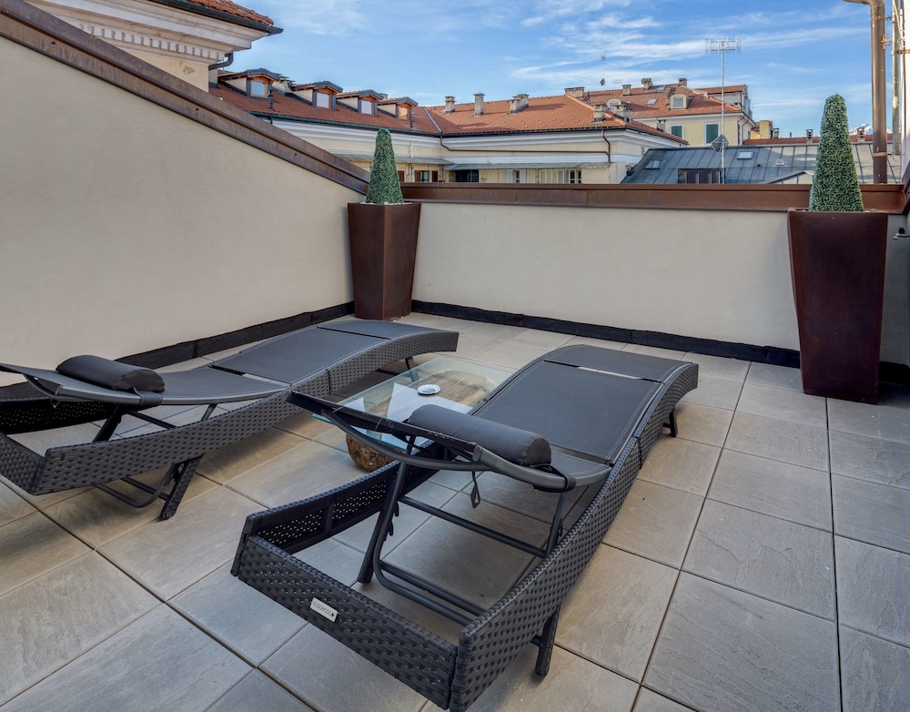 Design Suite, 1 King Bed, Non Smoking, Balcony - Photo 10