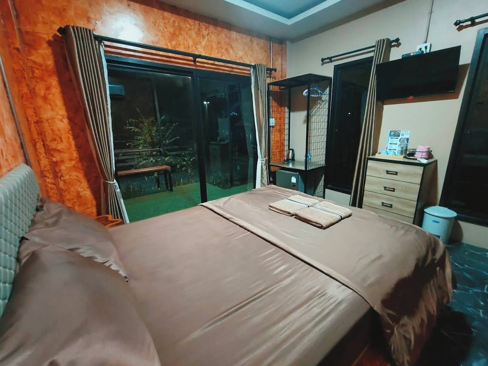 Standard Room, 1 Queen Bed