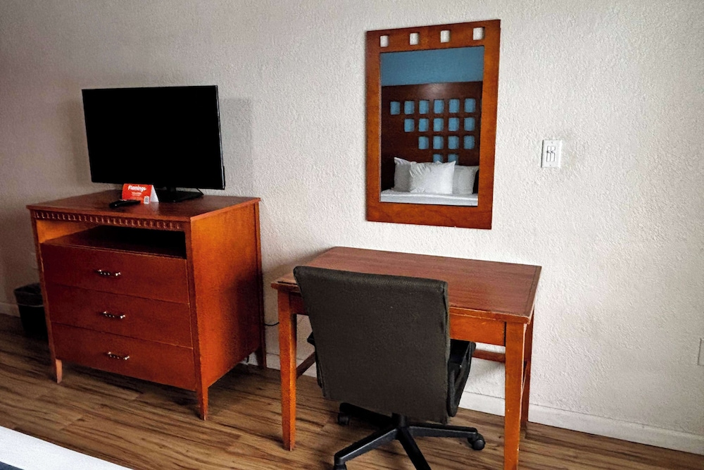 Room, Multiple Beds, Non Smoking - Photo 2