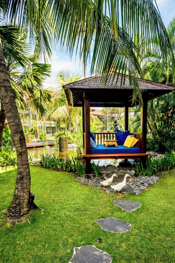 Deluxe Double or Twin Room with Pool View thumbnail 5