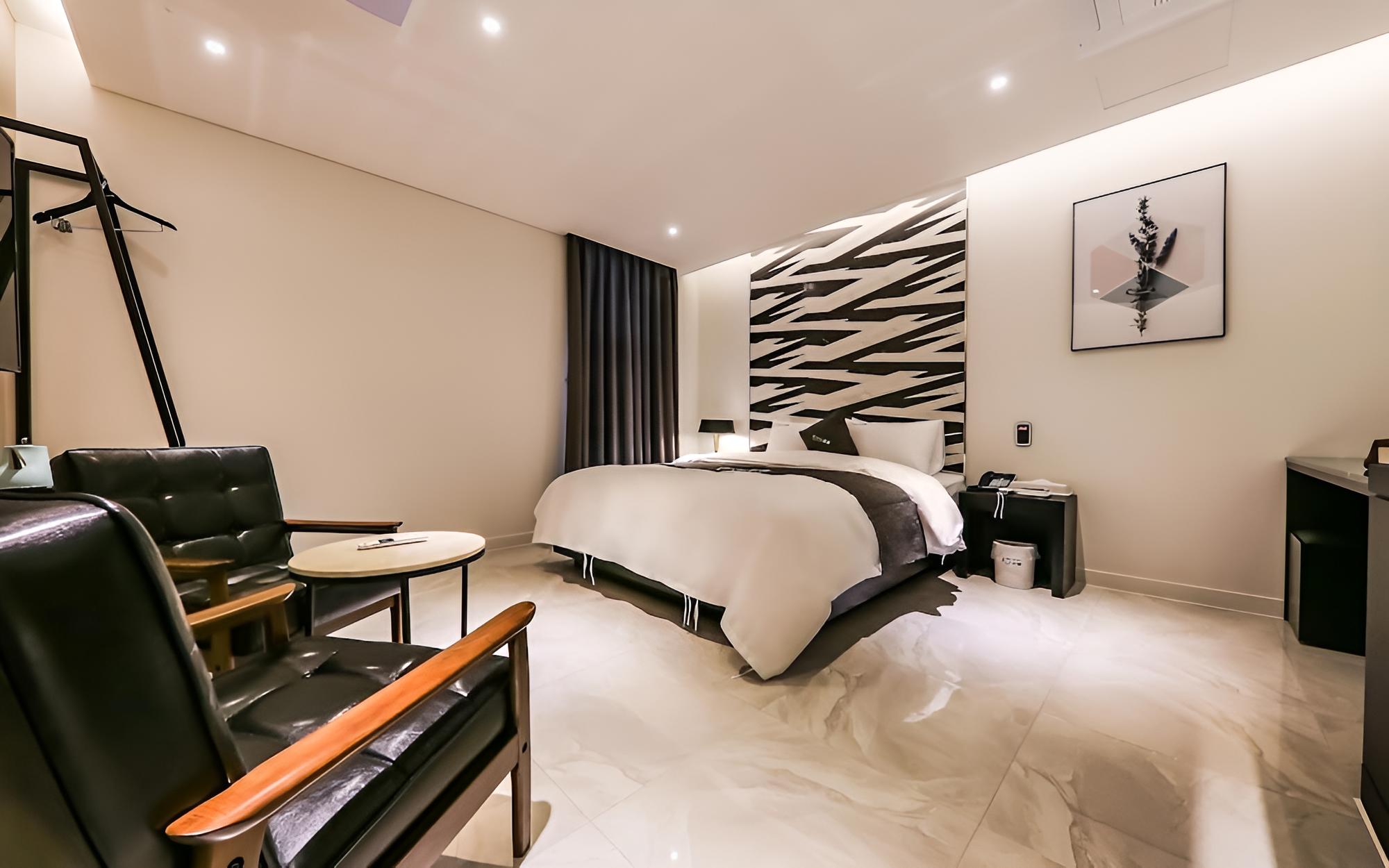 Room (Standard room) - Photo 12