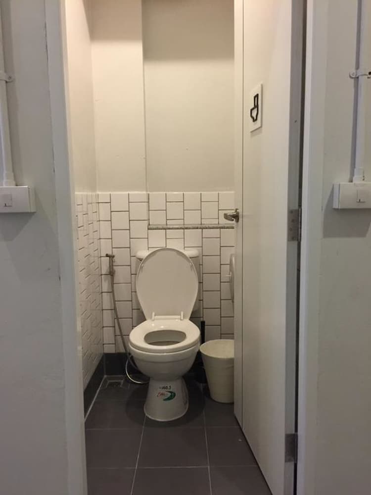 Private Room with Shared Bathroom photo 3
