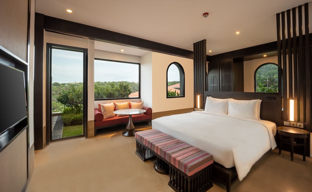 Deluxe Suite, 1 King Bed, River View (Plunge Pool) photo 2