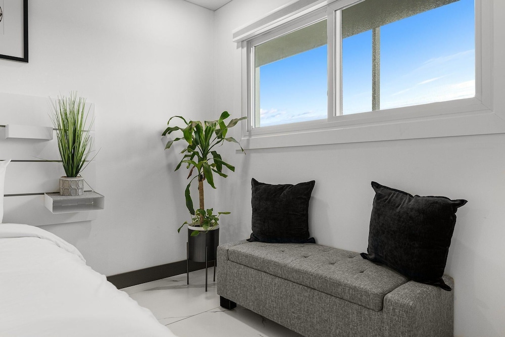 Condo, 1 King Bed with Sofa bed (The Summit 1208 )
