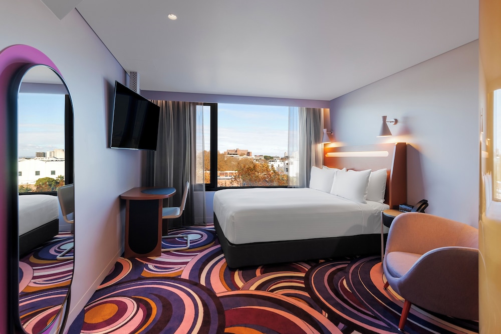 ADGE Queen Room photo 2